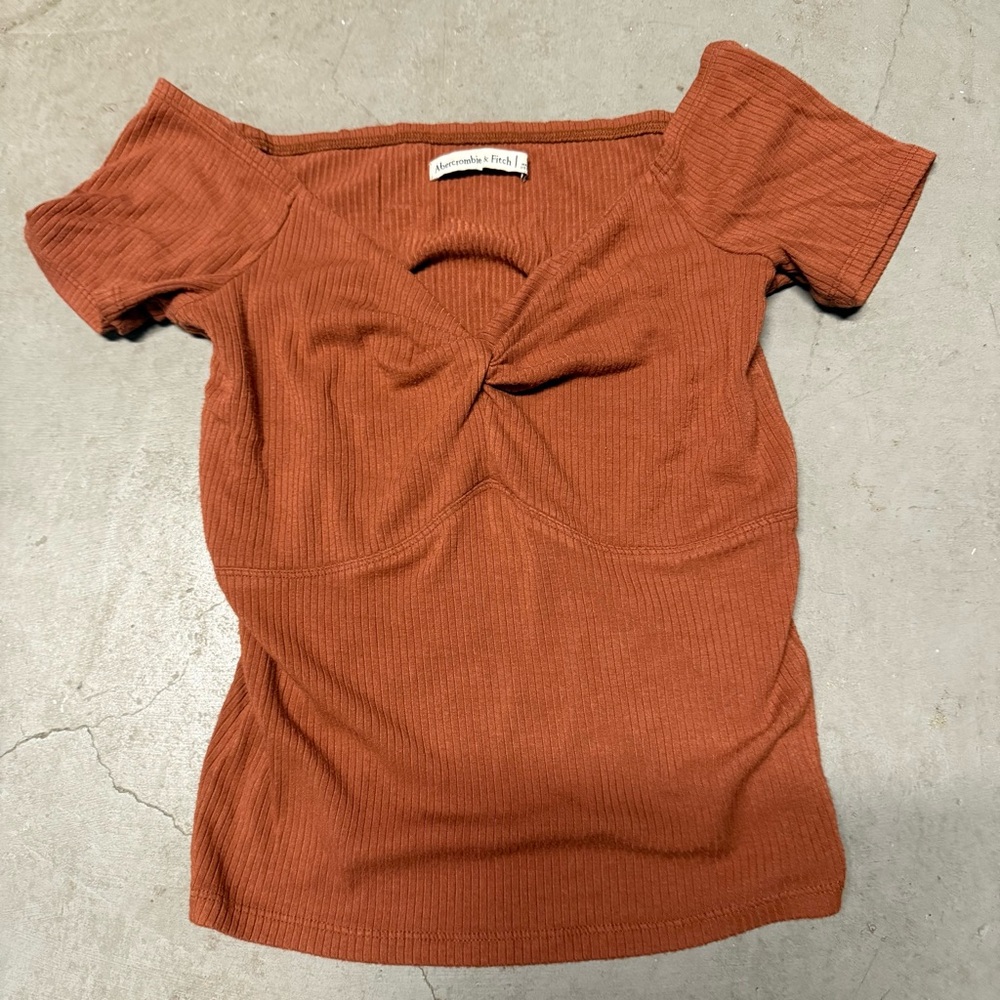 Abercrombie & Fitch Rust Short Sleeve Twist Front Ribbed T-Shirt Size Small EUC